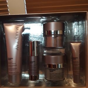 MK Timewise Repair Volu-Firm Set